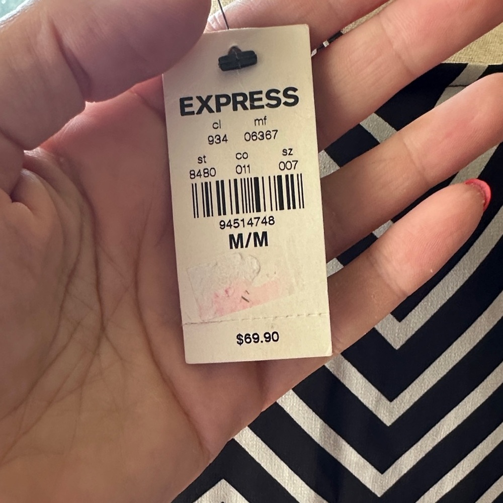 Express Black and White Zigzag Long Sleeve Dress (NWT)- Medium - Picture 9 of 14
